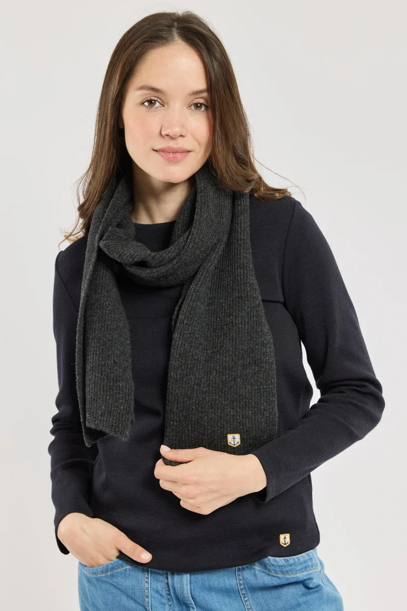 Specialty Echarpe – lambswool Detailed