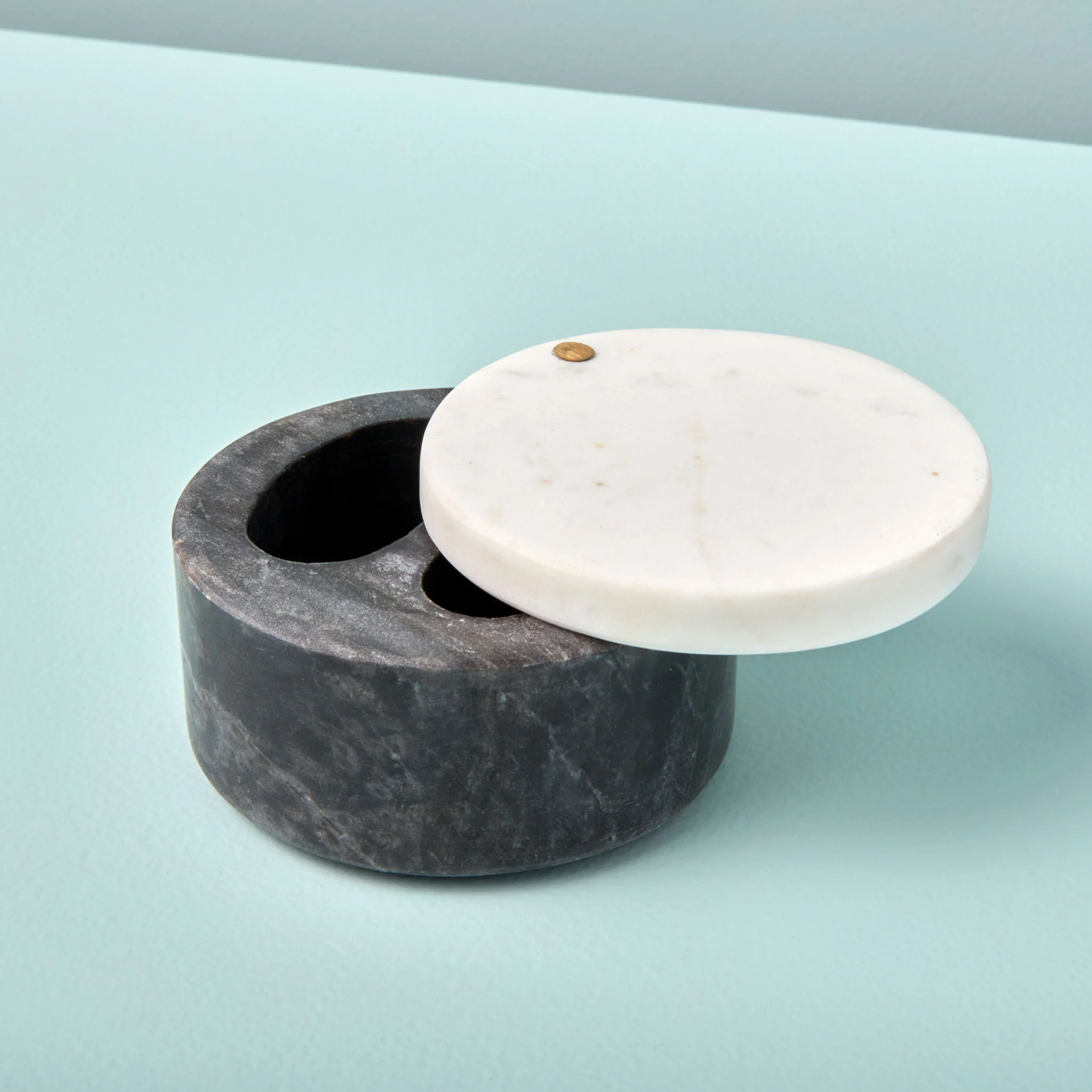 Advanced Anzio Cellar with Pivoting Lid Breathable