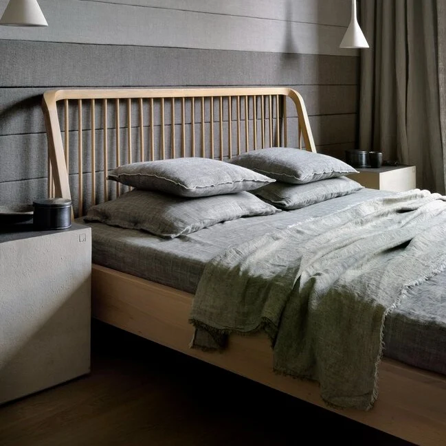 Modern Spindle Solid Oak Bed King Luxury