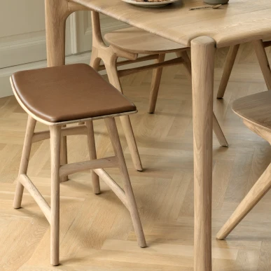 Durable Osso Solid Oak Stool Cognac Leather Luxury