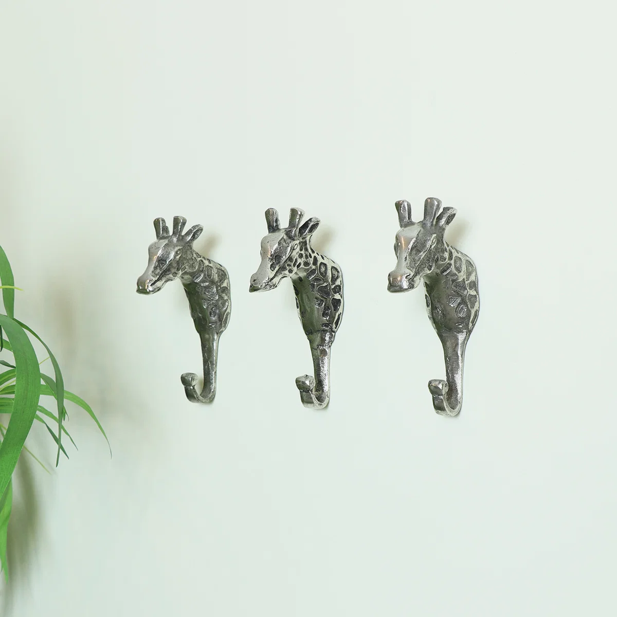 Clean Set of 3 Silver Metal Giraffe Wall Hooks Sophisticated