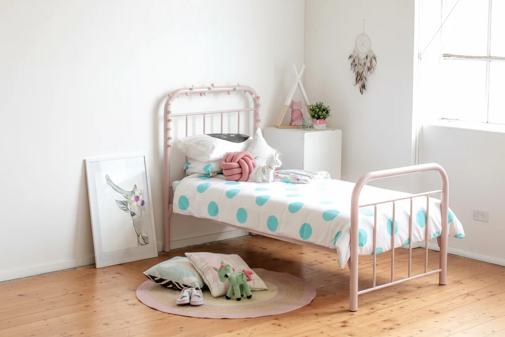 Consistent Abigail Bed Long-Lasting