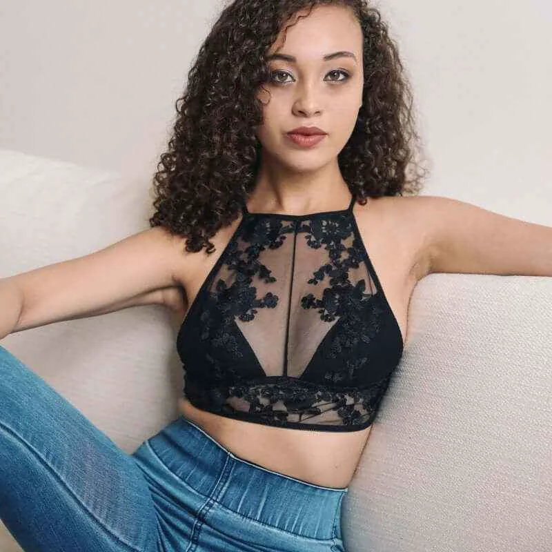 Quality High-Neck Lace Fine Crafted