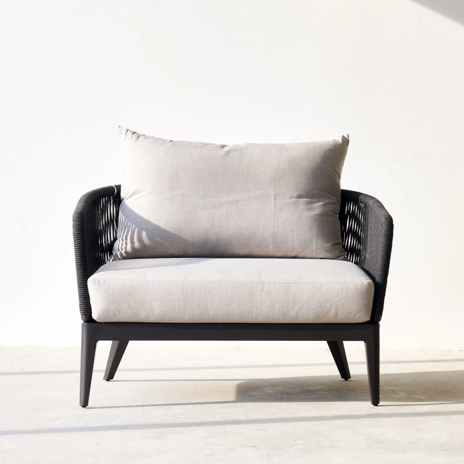 Relaxed Hamilton Outdoor Armchair Black Frame – Grey 95cm Powerful