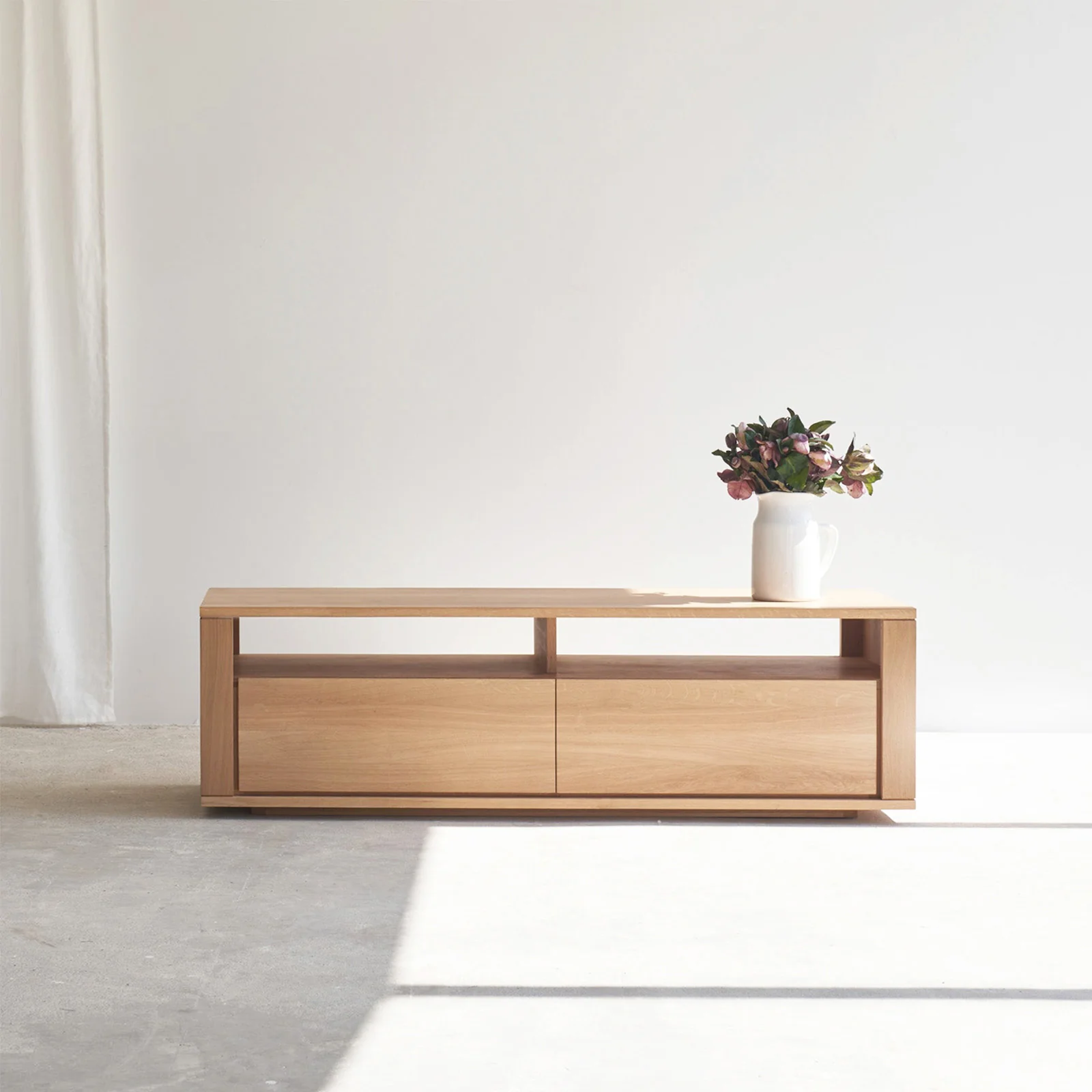 Consistent Shadow TV Console Oak 140cm Refined
