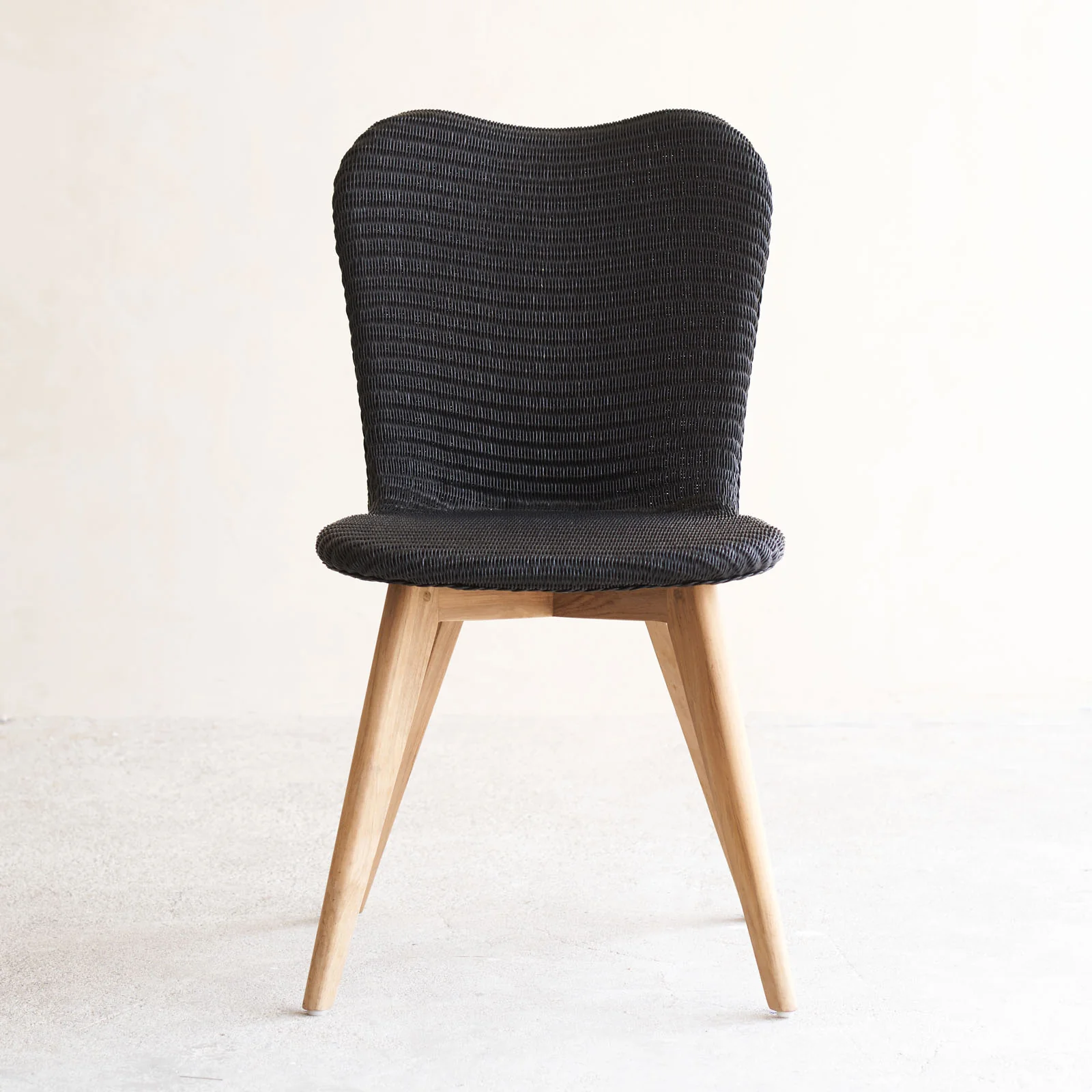 Exclusive Lily Dining Chair Teak – Black User-Friendly