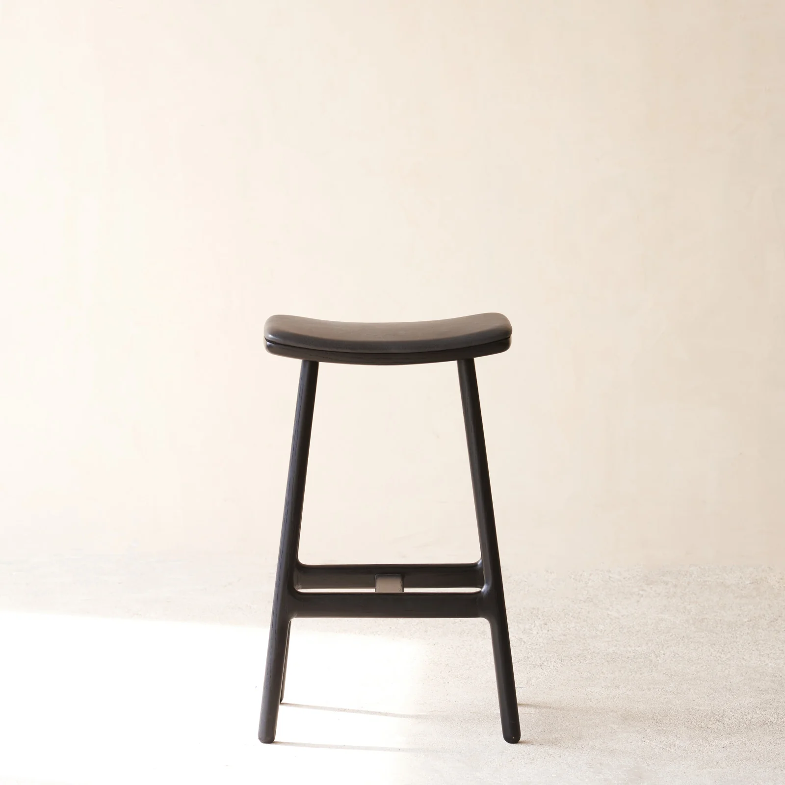 World-Class Odd Leather Counter Stool Black Frame – Coal First-Class
