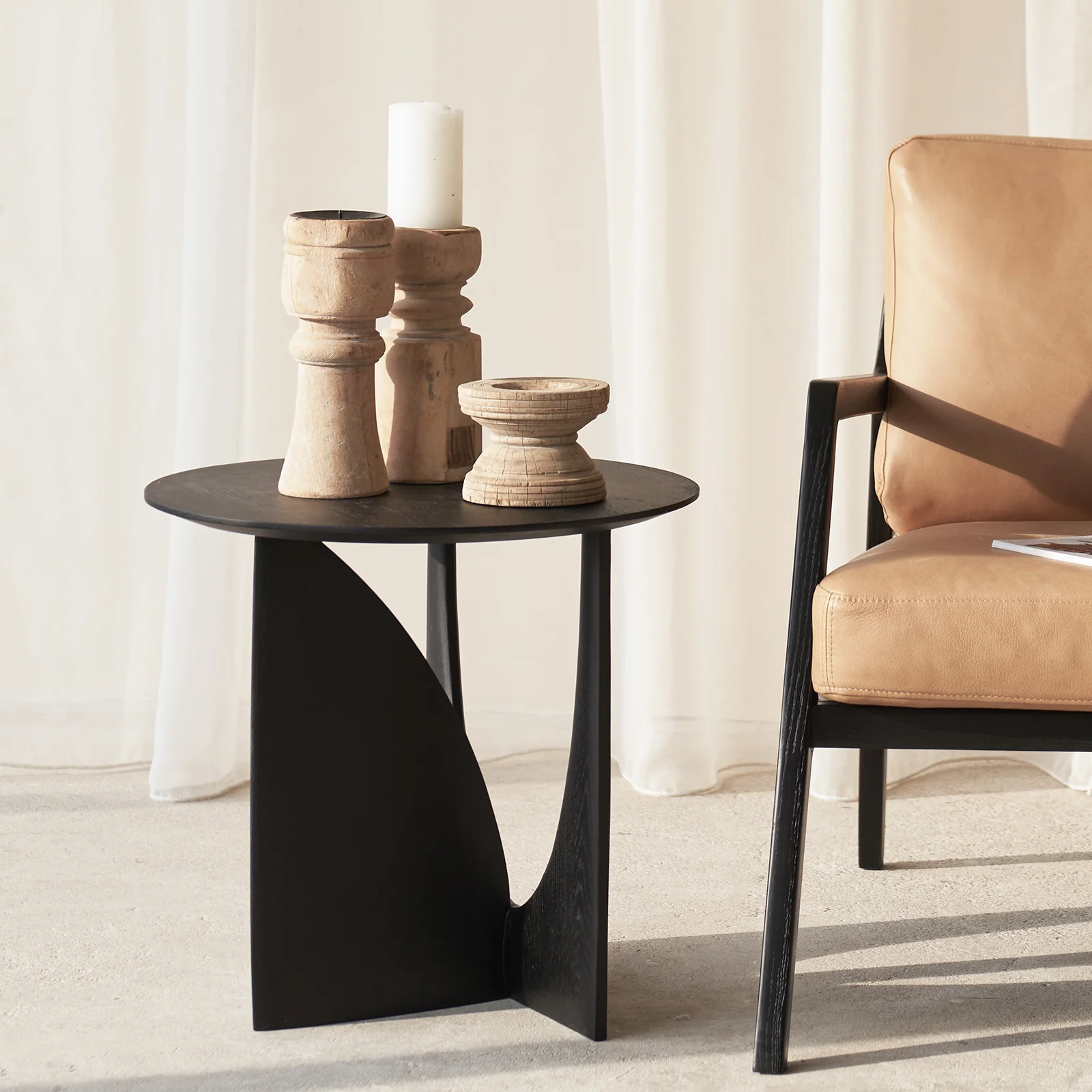 Pure Geometric Side Table Oak – Black Easy-to-Use