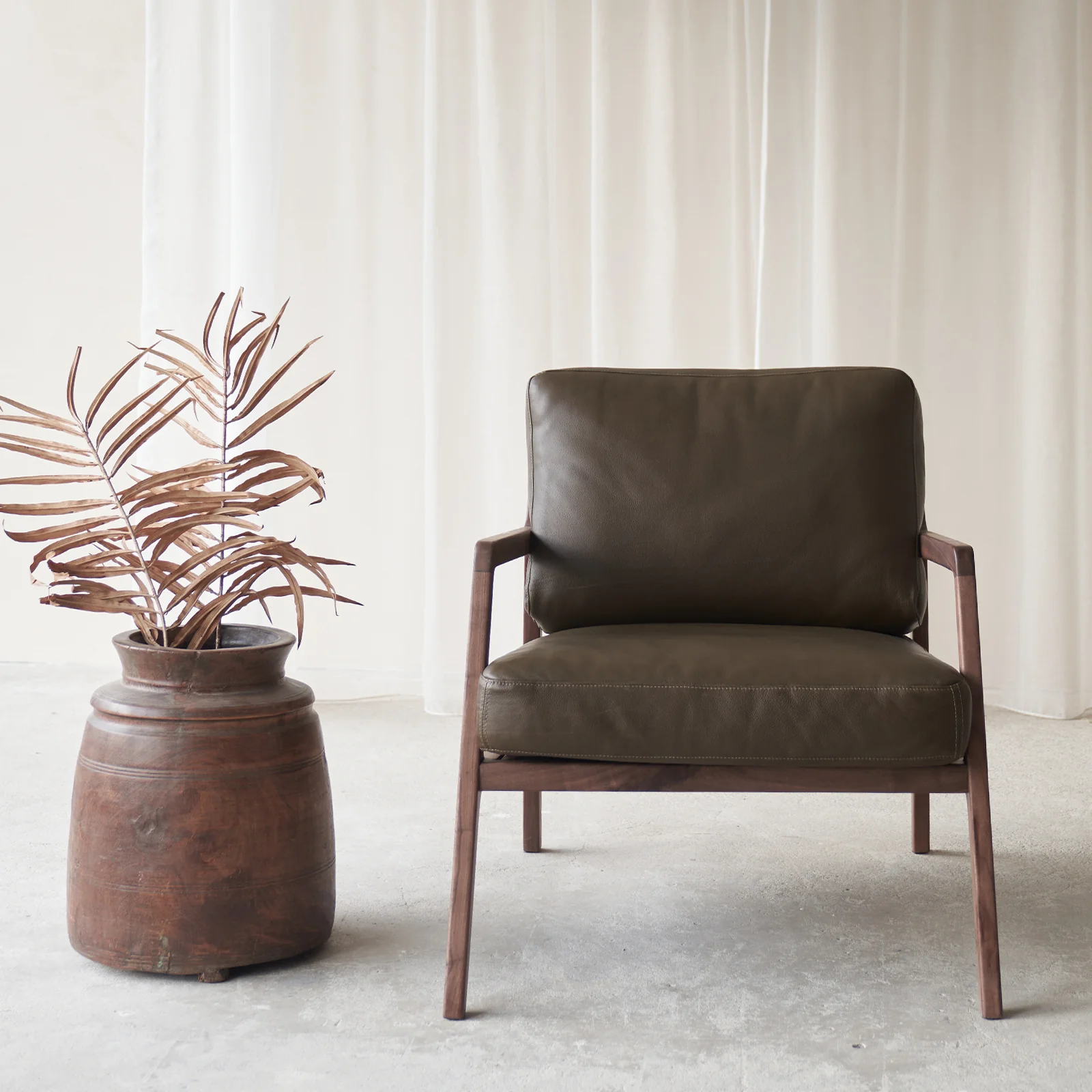 Fine Crafted Nysse Leather Armchair Walnut Frame – Hunter Next-Generation