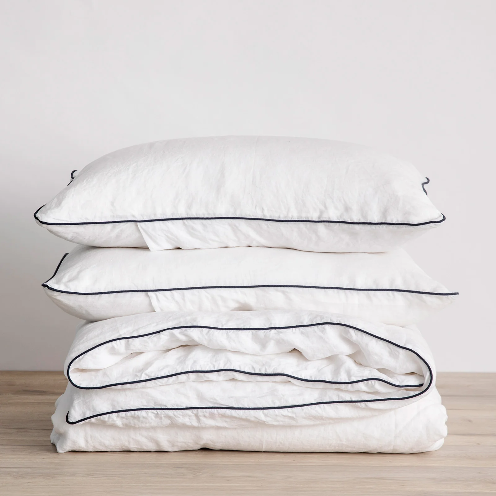 Convenient Piped Linen Duvet Set White Navy Refined