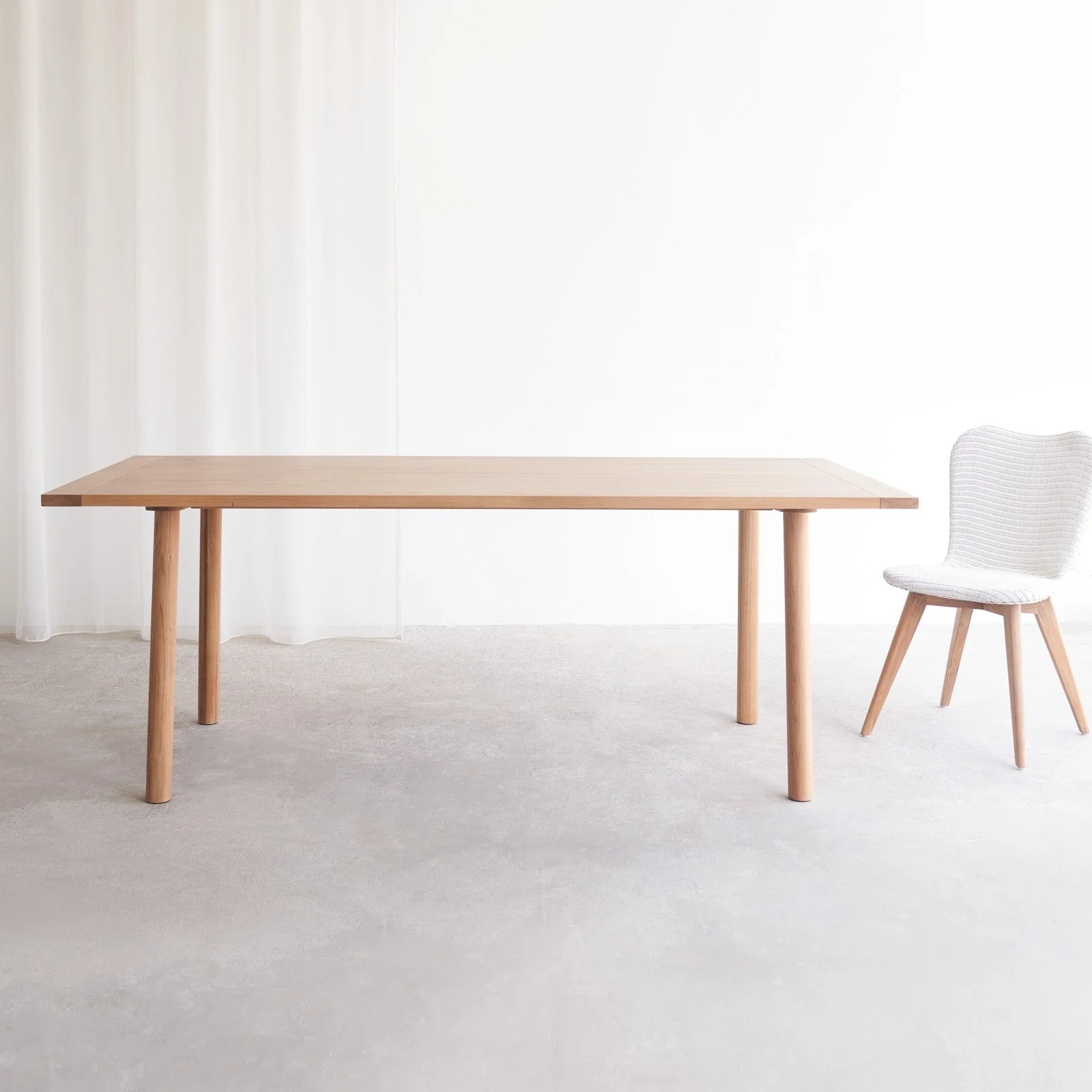 Comfortable Coco Dining Table Oak High-Grade