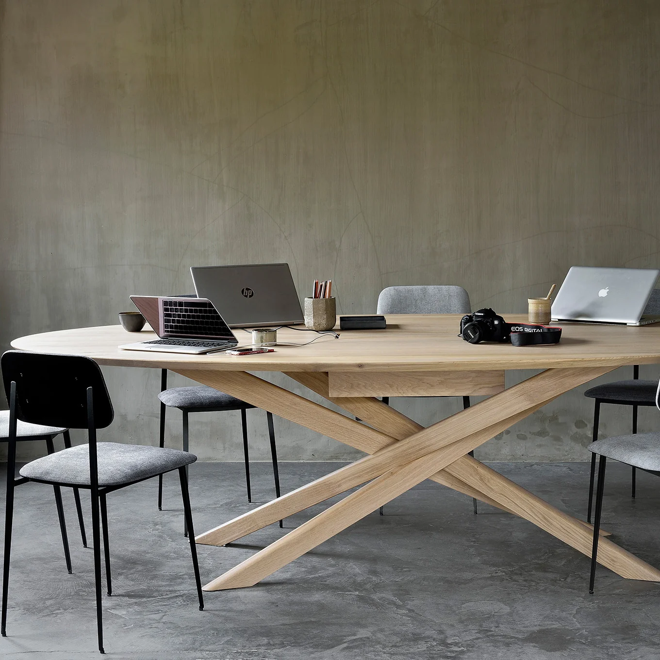 Smooth Mikado Oval Meeting Table Oak – Natural 267cm Versatile