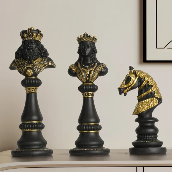 Smart Elegant Resin Chess Piece Sculptures Environmentally Friendly