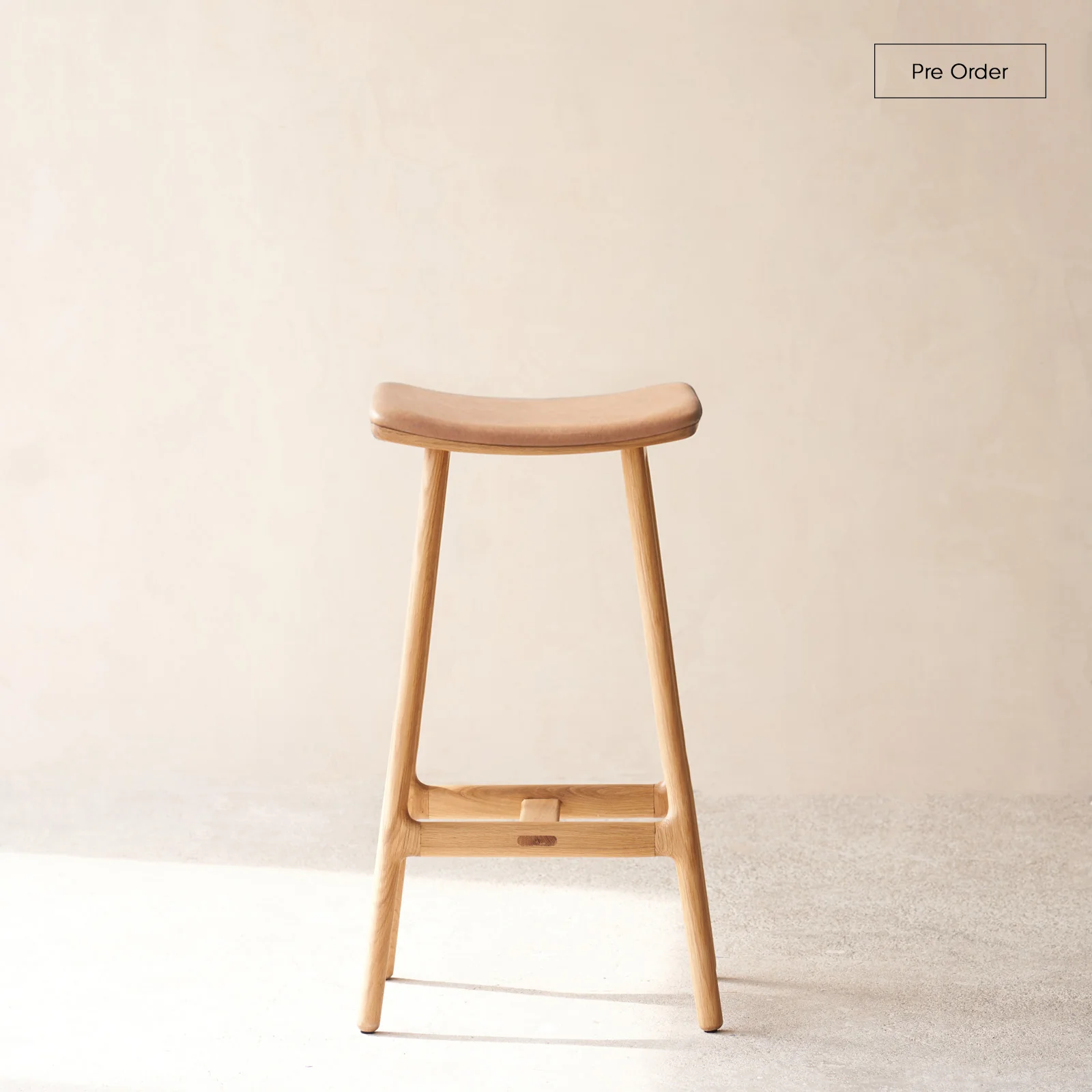 Smooth Odd Bar Stool Oak Frame – Bespoke Leather Eco-Friendly