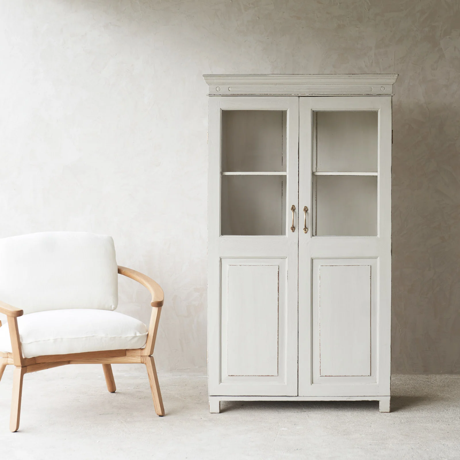 Minimalist Vintage Large Cabinet Fog Optimized