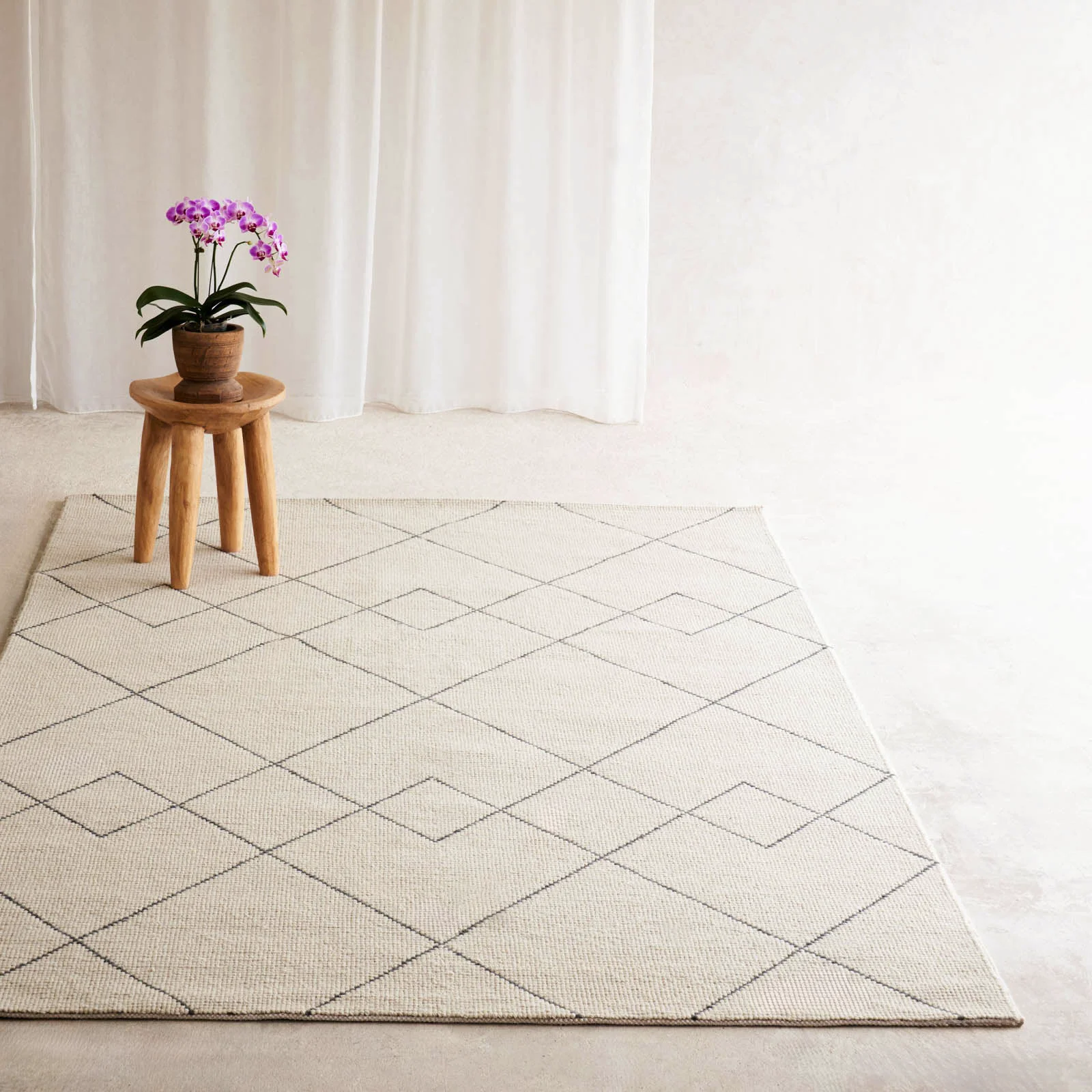World-Class Kasbah Wool Rug Taupe Safe