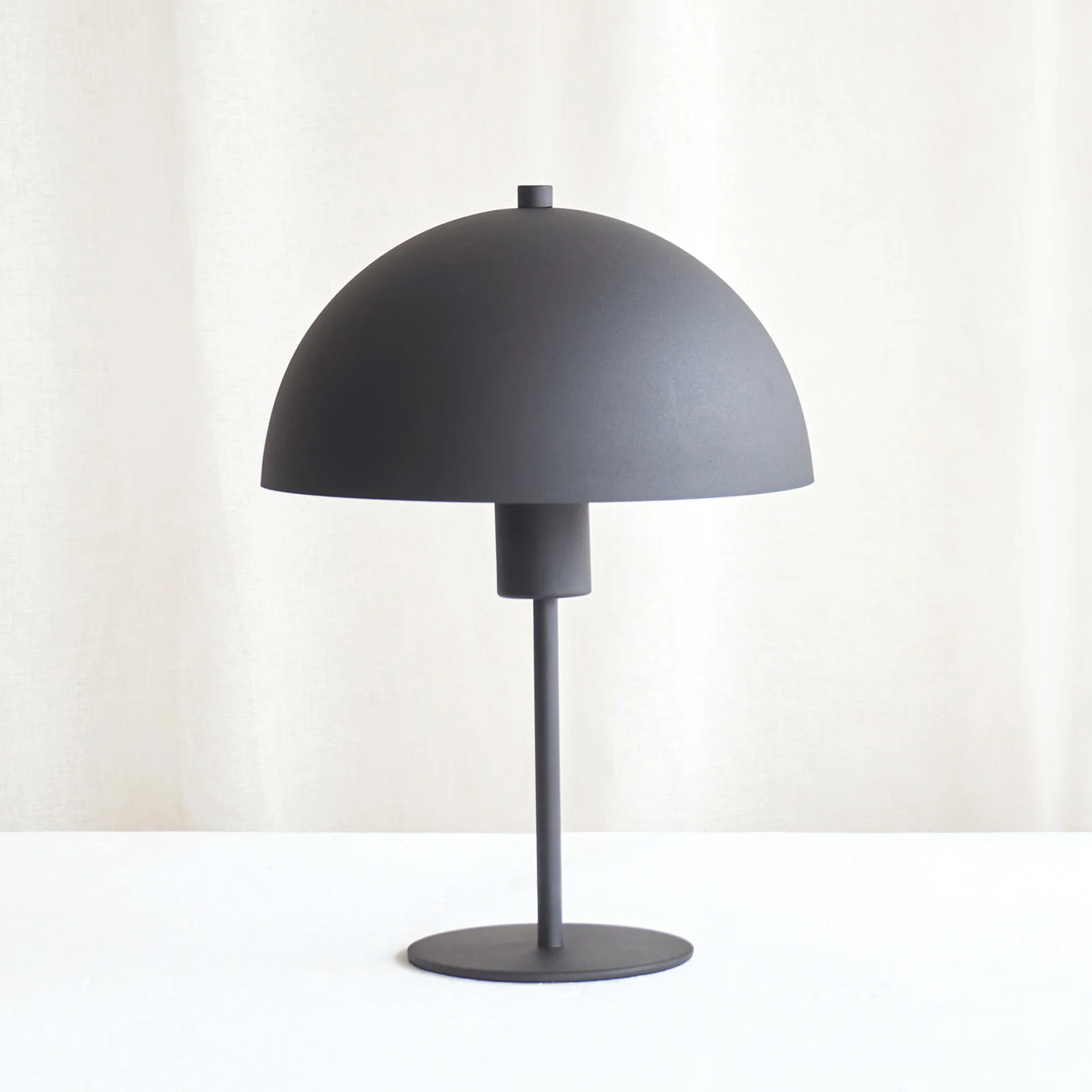 World-Class Merel Table Lamp Black Durable