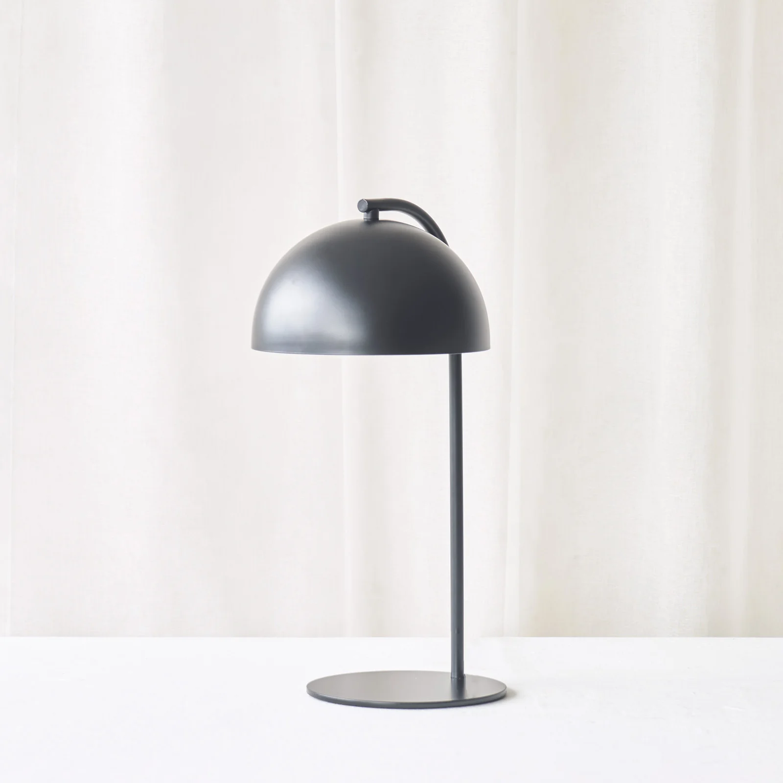 Easy-to-Use Mette Table Lamp Black Functional