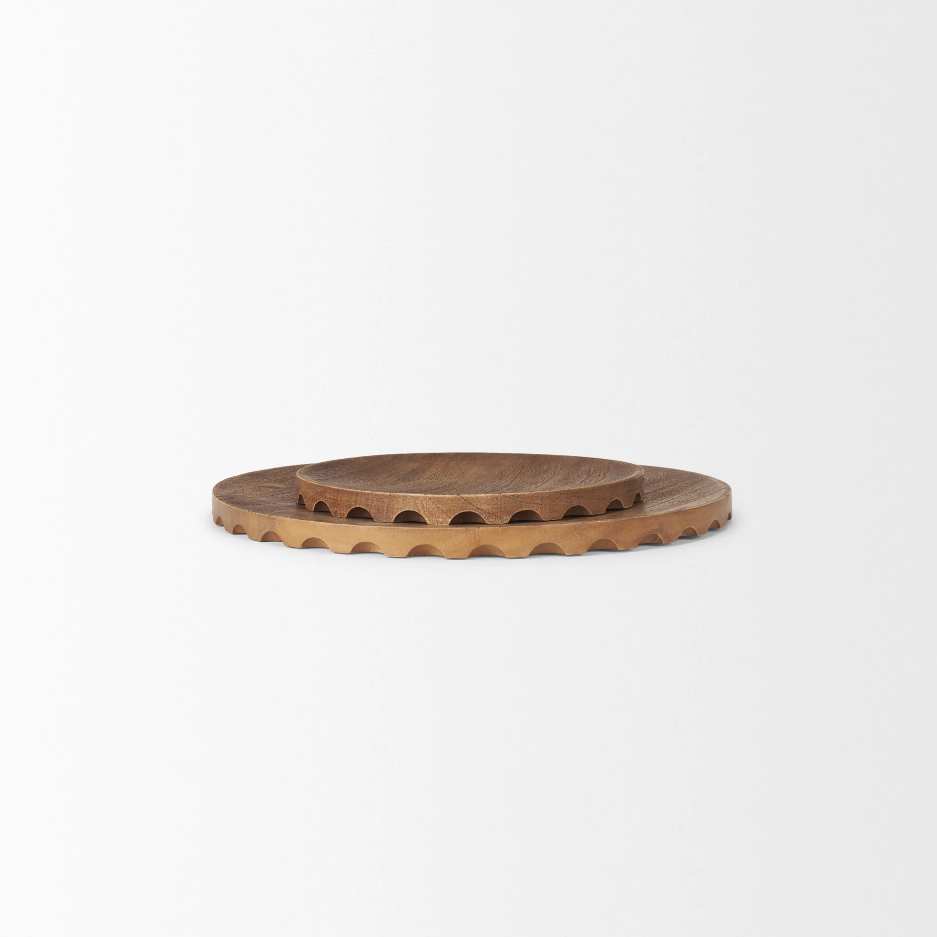 Top-Quality Waverly Round Light Brown Wood Scalloped Edged Trays Original