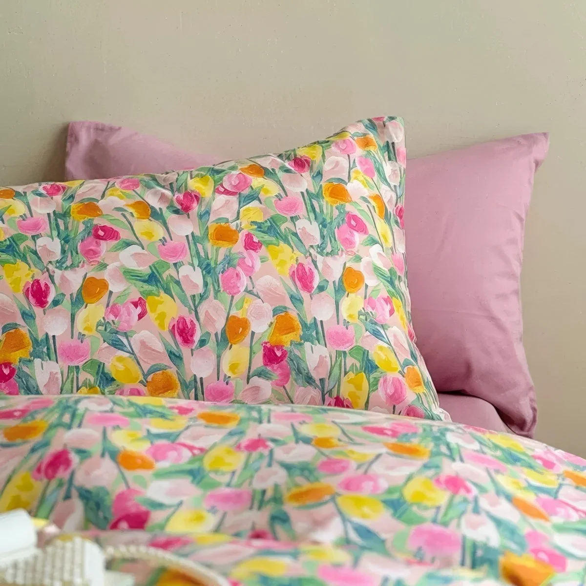 Convenient Oil Painted Tulips Print Bedding Set Relaxed