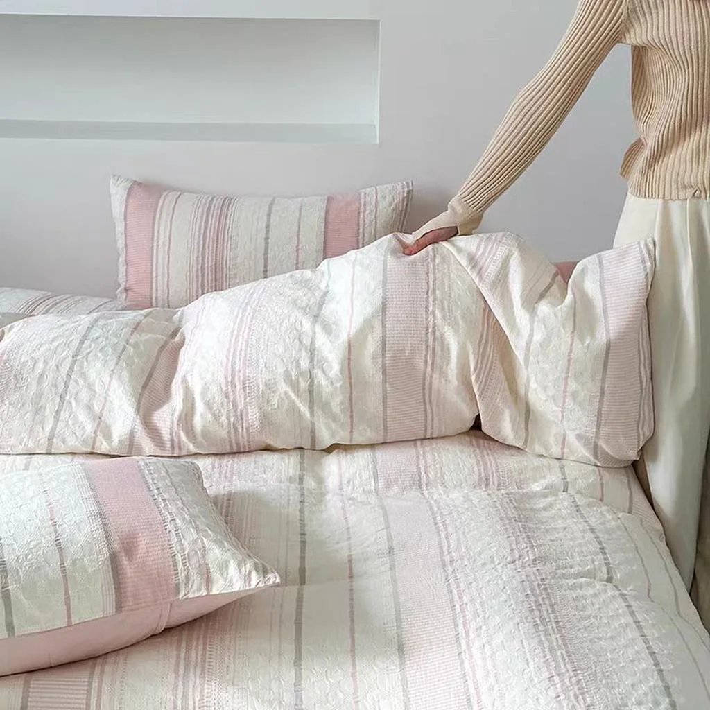 Exclusive Asymmetry Jacquard Bedding Set – Pink Relaxed
