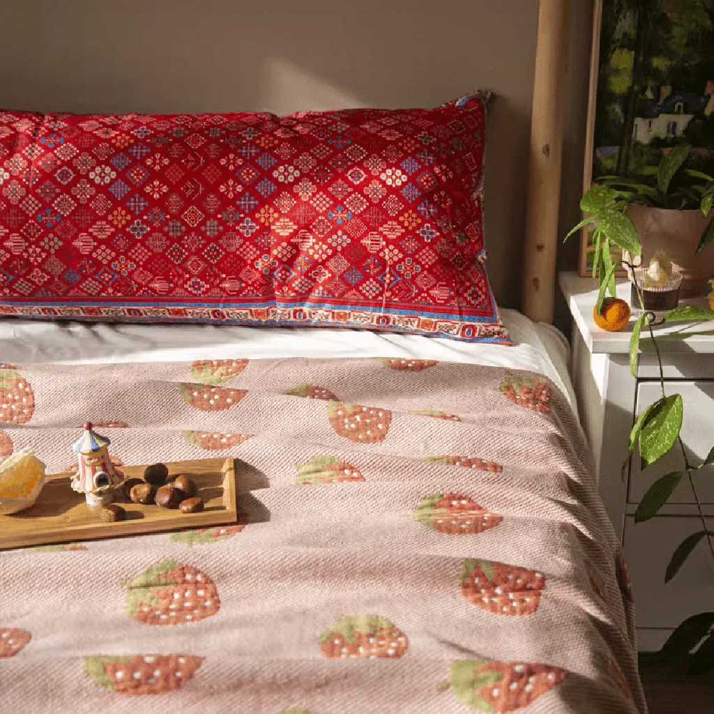 Soft Sweet Strawberry Knitted Blanket Clean