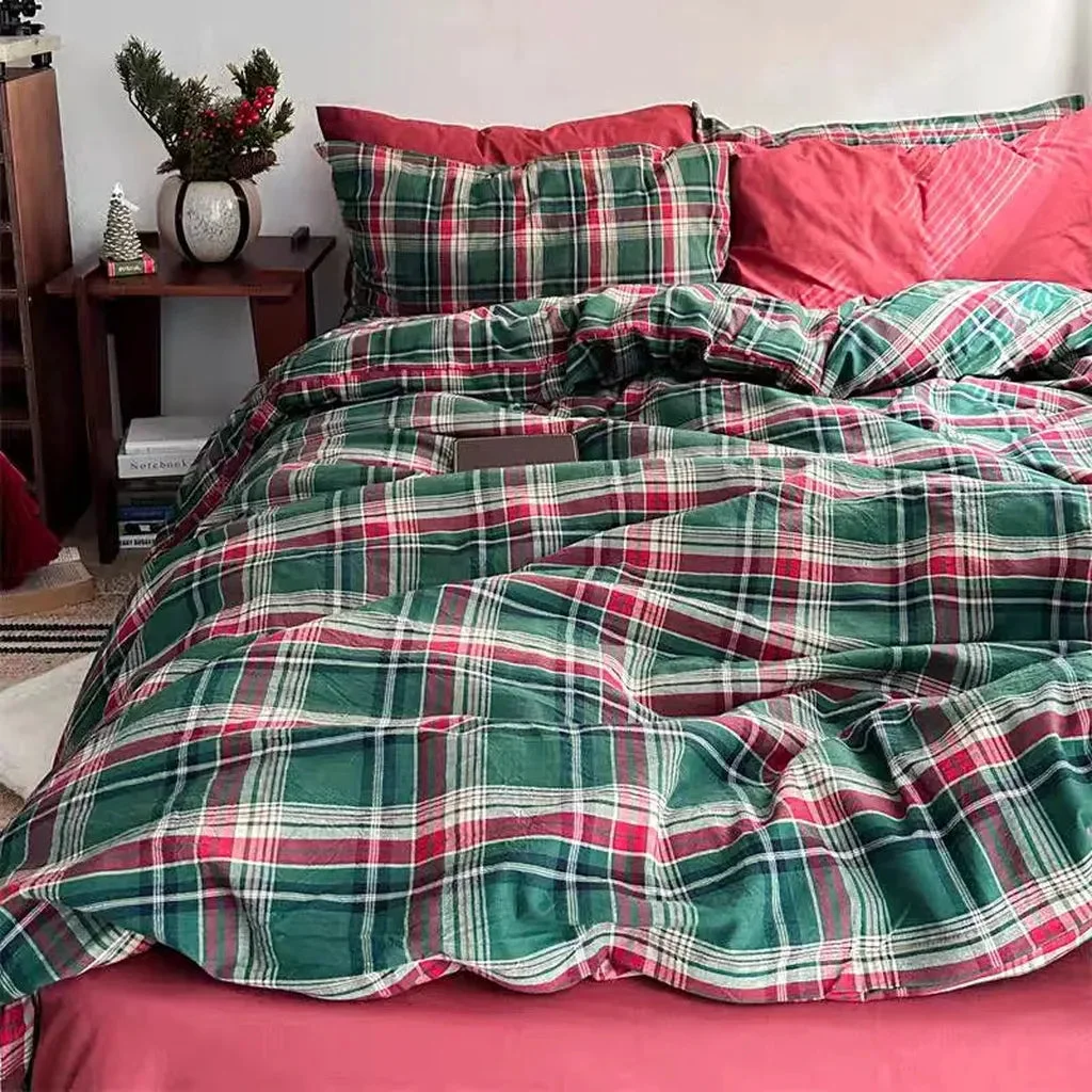 Selected Festive Green and Red Plaid Bedding Set Smooth