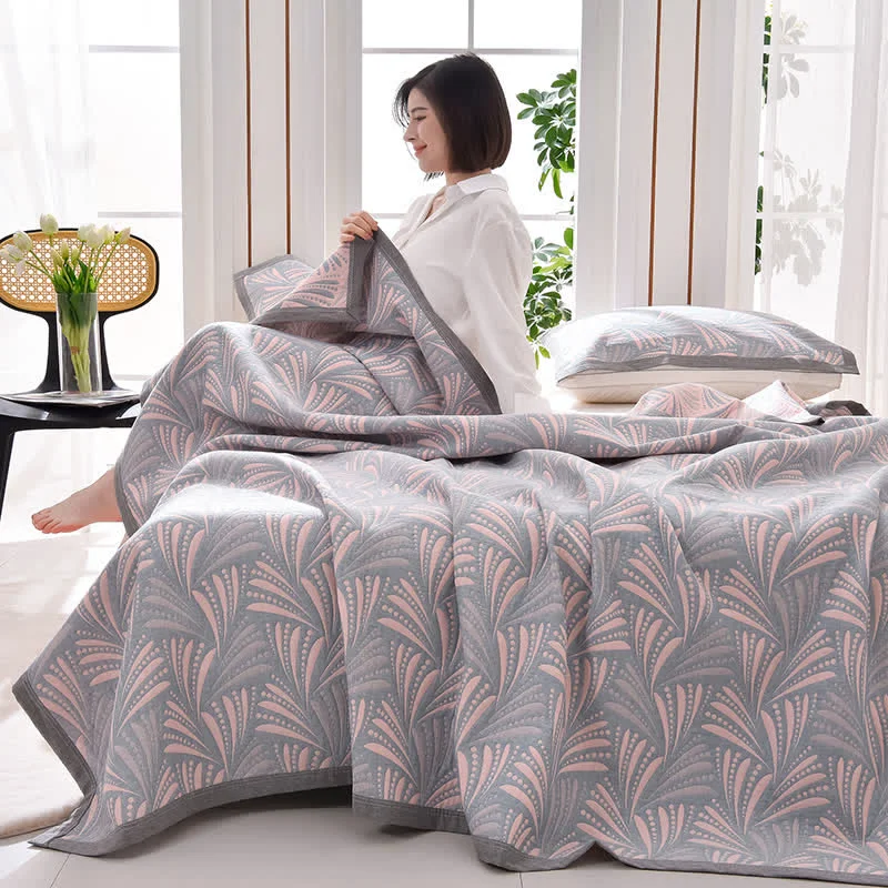 Environmentally Friendly Elegant Three Layers Gauze Cotton Quilt Exclusive