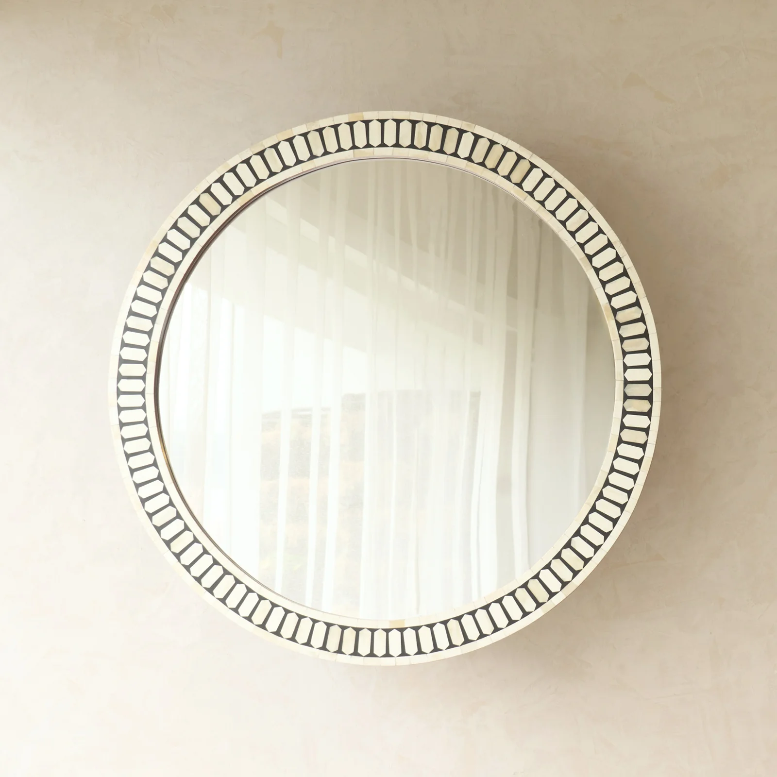 Long-Lasting Handcrafted Round Bone Inlay Mirror Natural