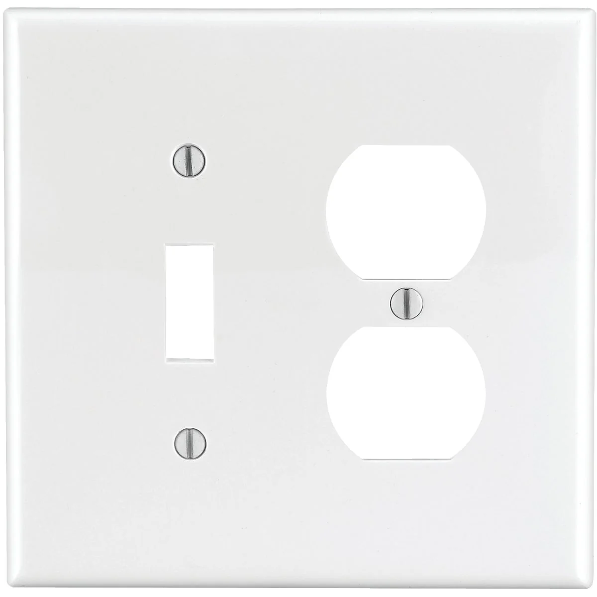 Classic Leviton Mid-Way 2-Gang Thermoplastic Nylon Single Toggle Duplex Outlet Wall Plate White Smooth