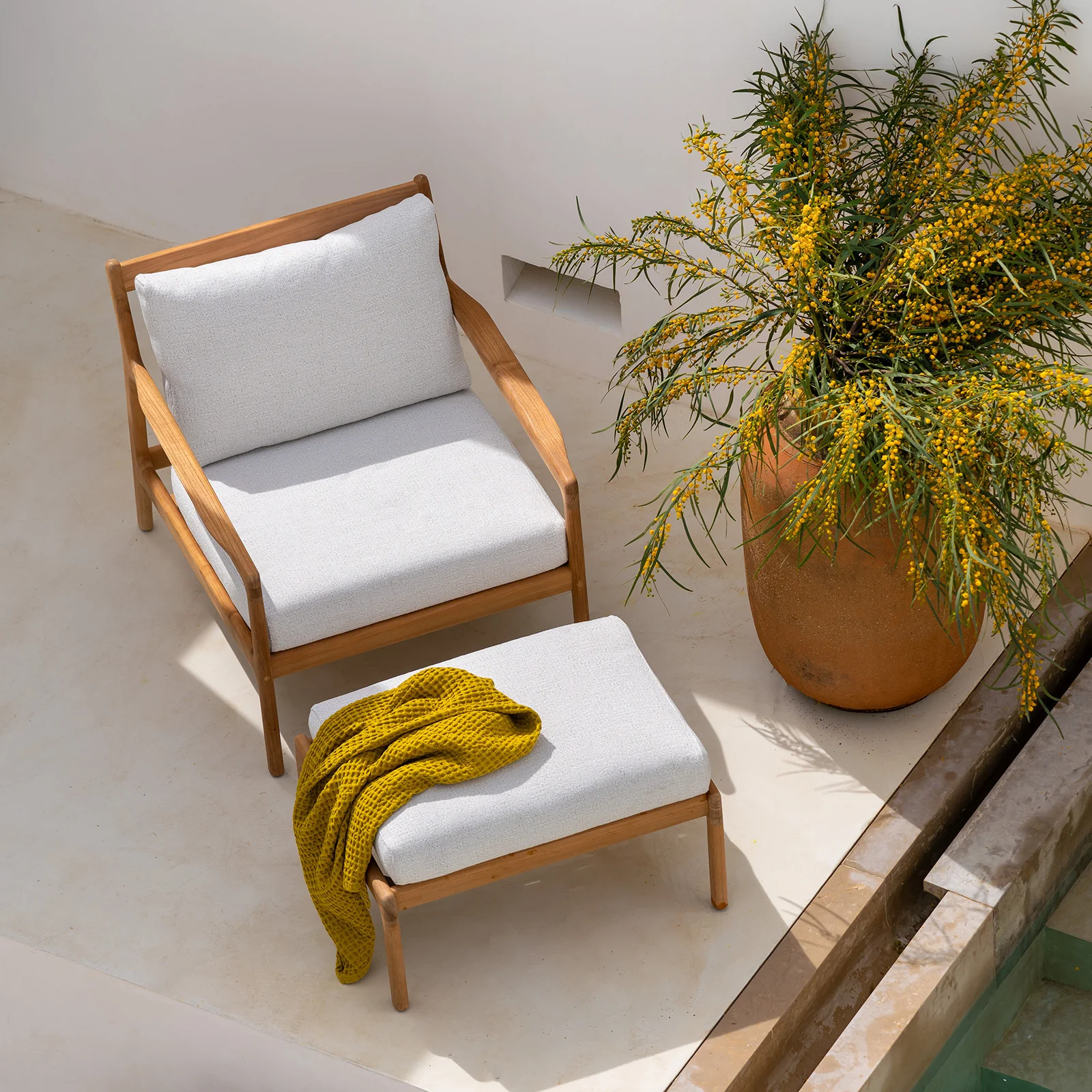 Durable Jack Outdoor Armchair Off White 76cm Luxury